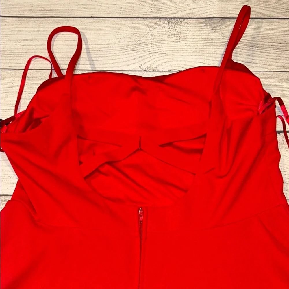 Elegant Red Women's Dress - Picture 2 of 3